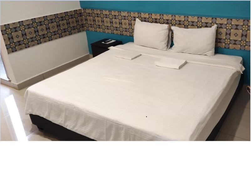 Grand Fc Hotel George Town Exteriör bild